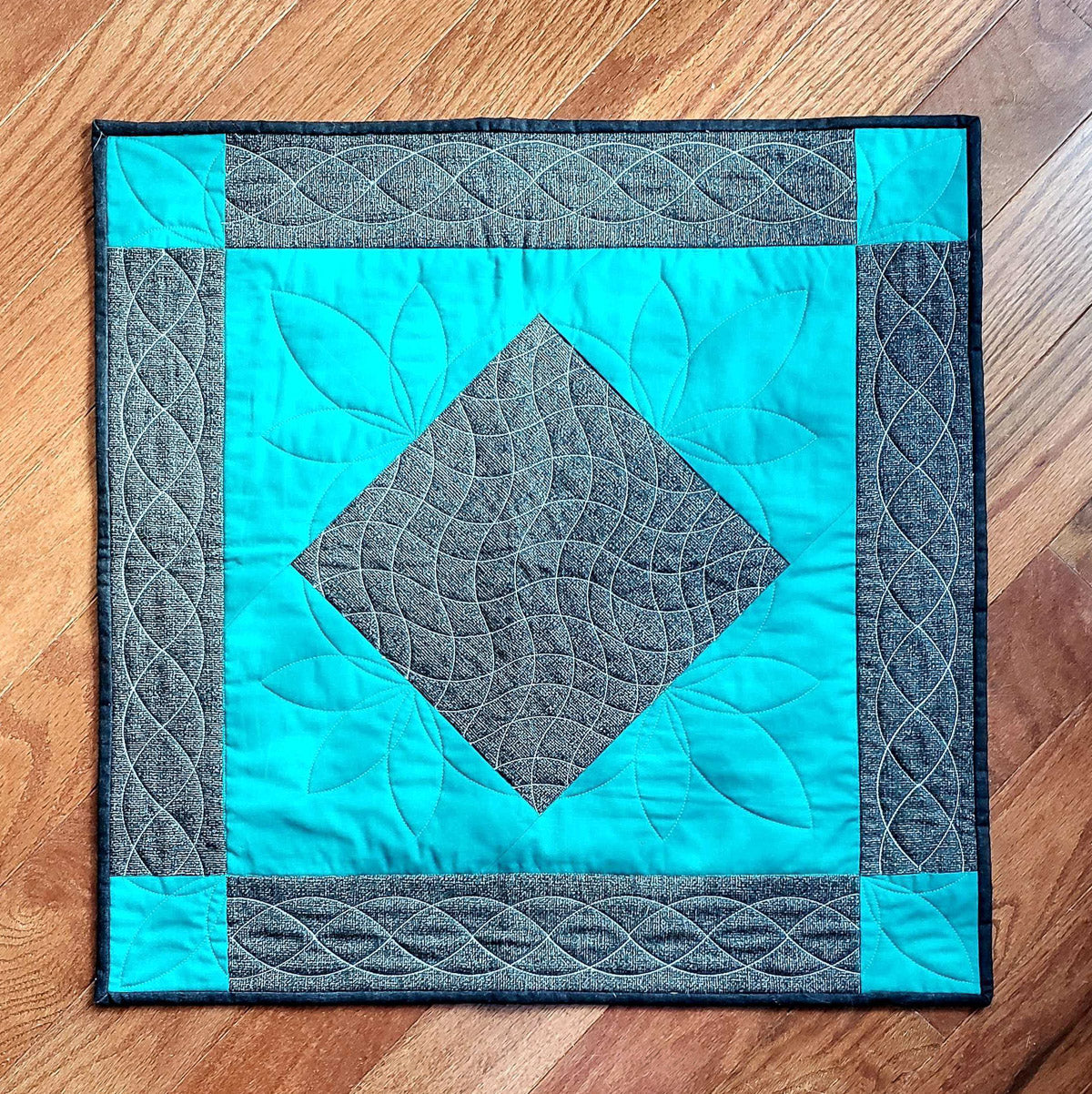 Curvy Quilting Table Topper