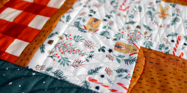 Free motion quilted log cabin table runner