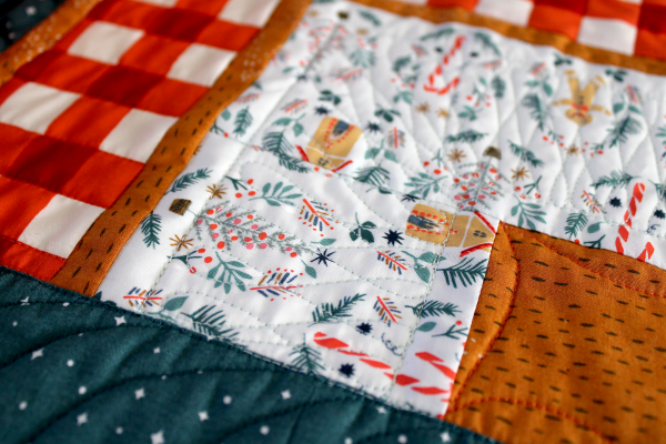 Free motion quilted log cabin table runner