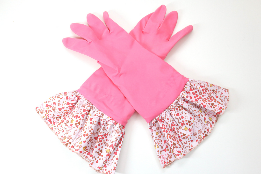 Making decorative cleaning gloves