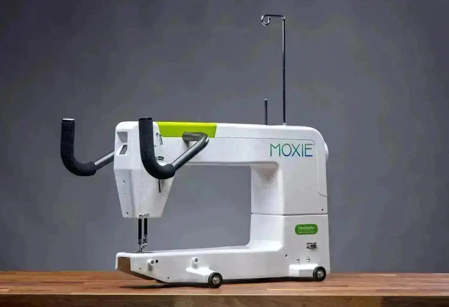 Handi Quilter - HQ Moxie With 10-Foot Loft Frame Handi Quilter 